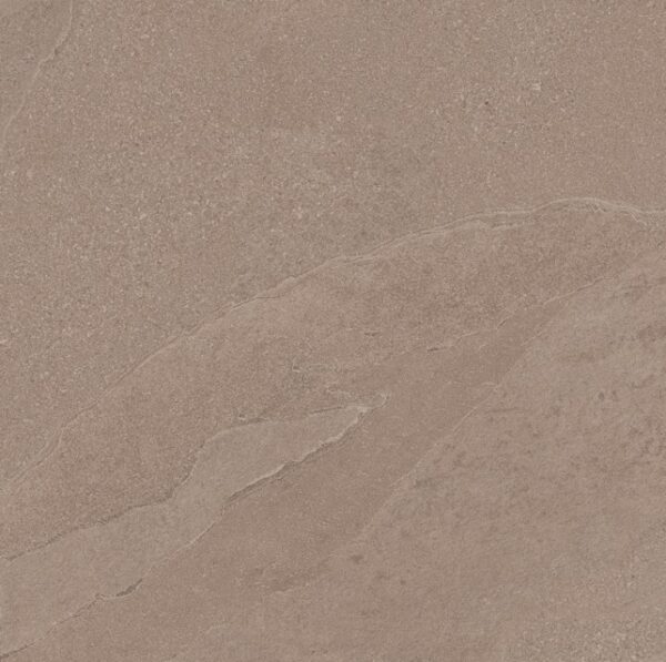 ARDESIA WALNUT bruine steenlook tegel 80x80cm met matte textuur – porseleinen tegel van Tegelplus voor warme Belgische interieurs