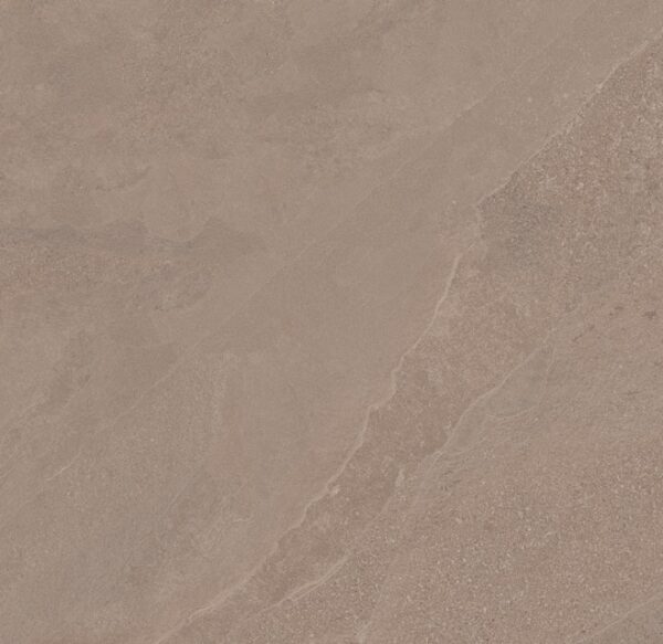 ARDESIA WALNUT bruine steenlook tegel 80x80cm met matte textuur – porseleinen tegel van Tegelplus voor warme Belgische interieurs