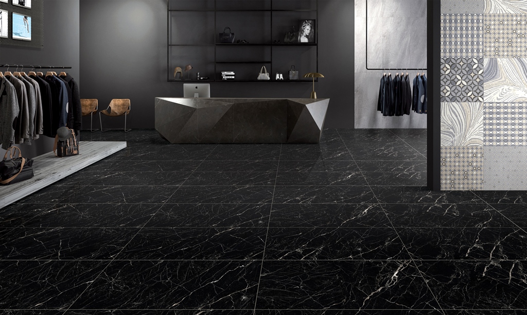 BLACK CREEK zwarte marmerlook tegel 60x120cm met hoogglans afwerking – porseleinen tegel van Tegelplus voor luxe Belgische interieurs