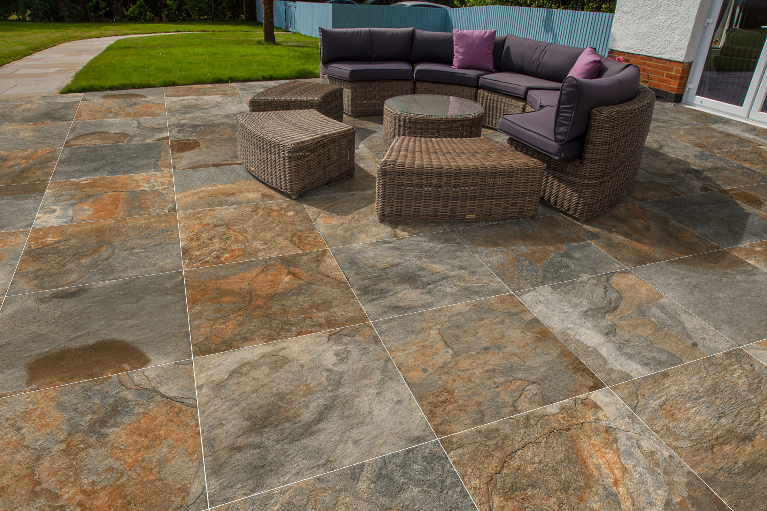 COPPER SLATE bruine porseleinen steenlook tegels voor buiten – verkrijgbaar in 60x60x2 cm en 80x80x2 cm met antislip afwerking – ideaal voor Belgisch terras, tuin of oprit – Tegelplus