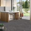 Keramische tegel CRYSTAL BLACK 80x80cm met hoogglans afwerking in diepe zwarttint met subtiele marmerstructuur tiles