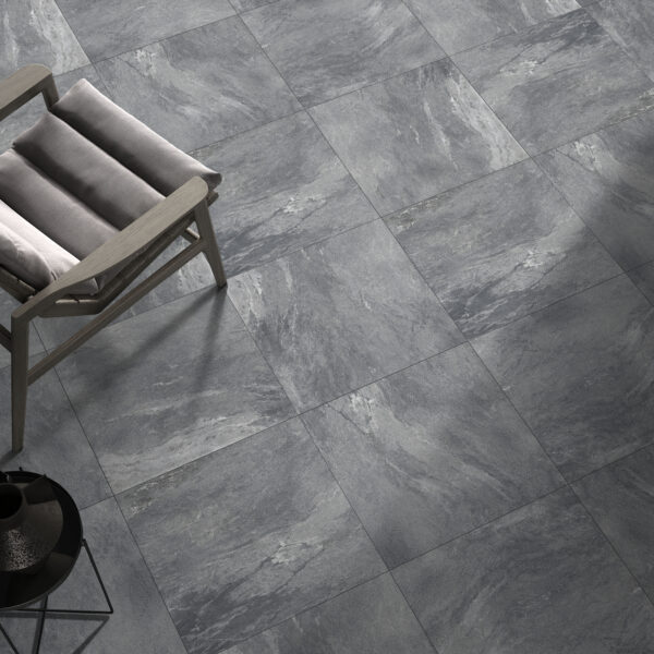 EARTHSTONE GREY grijze steenlook tegels – 80x80cm mat, 60x60x2cm en 80x80x2cm antislip – porseleinen tegels van Tegelplus voor binnen en buiten in België