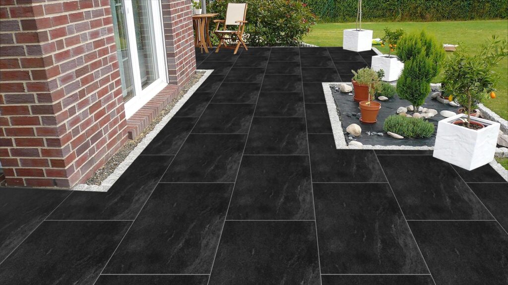 Carrelages EARTHSTONE NERO zwarte porseleinen buitentegels met antislip R11 oppervlak – formaten 60x60x2cm en 60x90x2cm – verkrijgbaar bij Tegelplus België