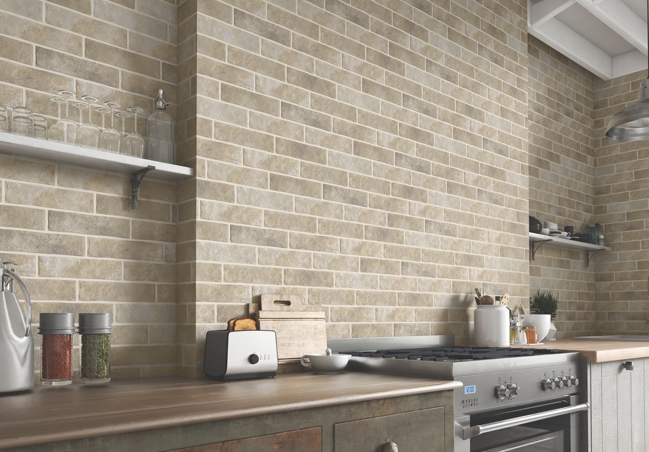 FOSSIL PERLA beige metro tegel 7.5x30cm met matte afwerking – keramische wandtegel van Tegelplus voor keuken en badkamer in België