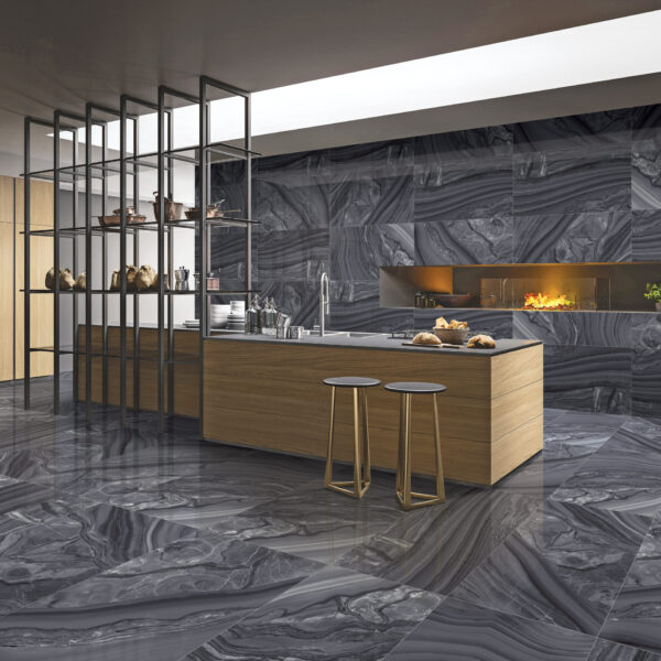 FANTISTICO GREY zwarte en grijze marmerlook tegel 60x120cm met hoogglans afwerking – porseleinen tegel van Tegelplus voor moderne Belgische interieurs