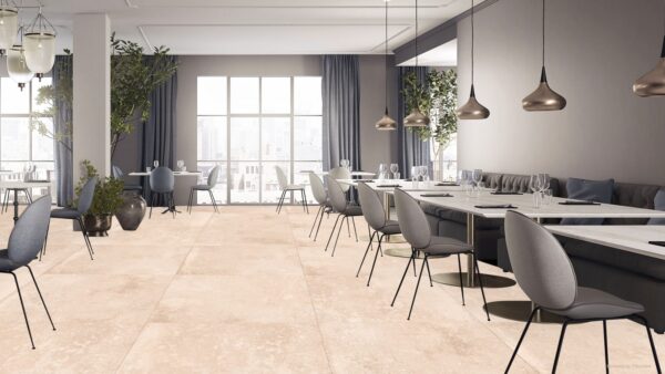 SIERRA SAND crèmekleurige cementlook tegel 60x60cm met granula matte afwerking – porseleinen tegel van Tegelplus voor rustgevende Belgische interieurs