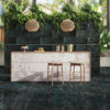 Industriële tegel KRETOS METALO met betonlook en metallic grijstint, ideaal voor moderne interieurs.