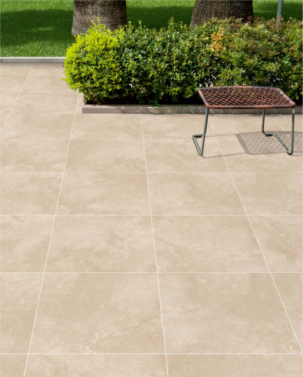 Beige kalksteenlook porseleinen tegel 60x60 cm – antislip oppervlak voor buiten – Tegelplus België