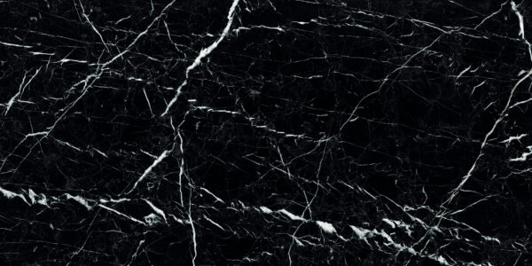 MARQUINA ROYAL NERO zwarte marmerlook tegel 60x120cm met witte adering en hoogglans afwerking – porseleinen tegel van Tegelplus voor stijlvolle Belgische interieurs