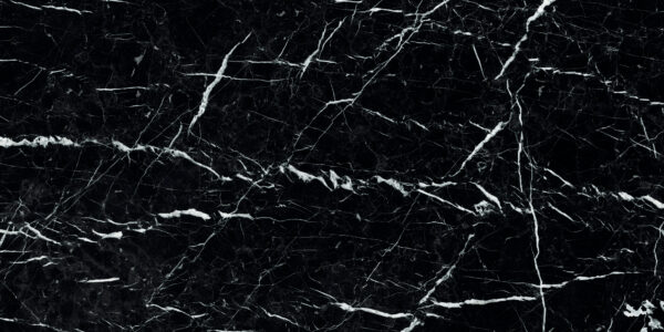 MARQUINA ROYAL NERO zwarte marmerlook tegel 60x120cm met witte adering en hoogglans afwerking – porseleinen tegel van Tegelplus voor stijlvolle Belgische interieurs