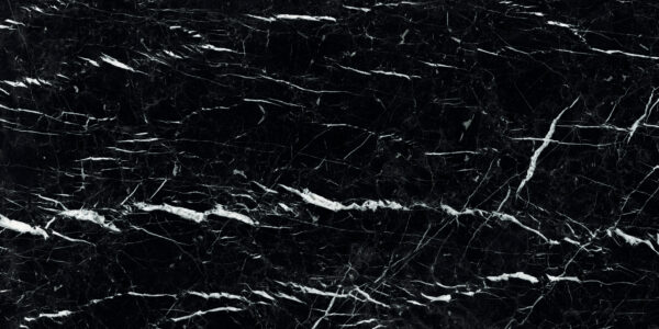MARQUINA ROYAL NERO zwarte marmerlook tegel 60x120cm met witte adering en hoogglans afwerking – porseleinen tegel van Tegelplus voor stijlvolle Belgische interieurs