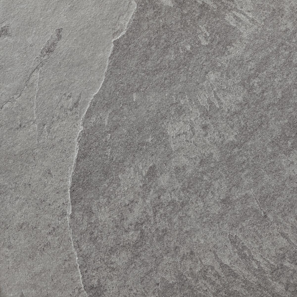 Grijze porseleinen tegel 60x60 cm in natuursteenlook – antislip buitenvloer van Tegelplus België