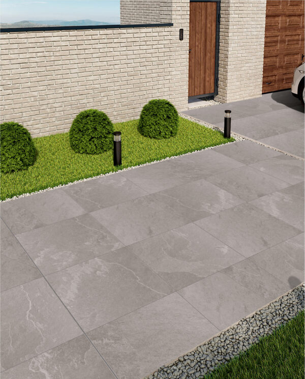 Grijze porseleinen tegel 60x60 cm in natuursteenlook – antislip buitenvloer van Tegelplus België
