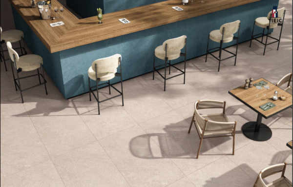PETRA CREMA natuursteenlook tegel 60x60cm met antislip afwerking – porseleinen tegel van Tegelplus voor Belgische binnen- en buitenvloeren