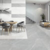 De PULPIS GRIS tegel van 60x120cm toont een lichte grijze marmerlook met witte aders en glanzende afwerking. Perfect voor serene, luxueuze Belgische woon- en werkruimtes. Verkrijgbaar bij Tegelplus.