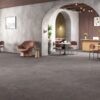 RODAS SMOKE grijze natuursteenlook tegel 60x60cm met antislip afwerking – porseleinen vloer- en wandtegel van Tegelplus voor België
