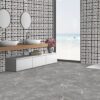 SYMPHONY ANTHRACITE zwarte marmerlook tegel 60x60cm met antislip afwerking – porseleinen tegel van Tegelplus voor veilige, moderne interieurs in België