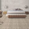 TOKO TAUPE cementlook tegel 60x60cm en 80x80cm in taupegrijs met matte afwerking – porseleinen tegel van Tegelplus voor Belgische interieurs