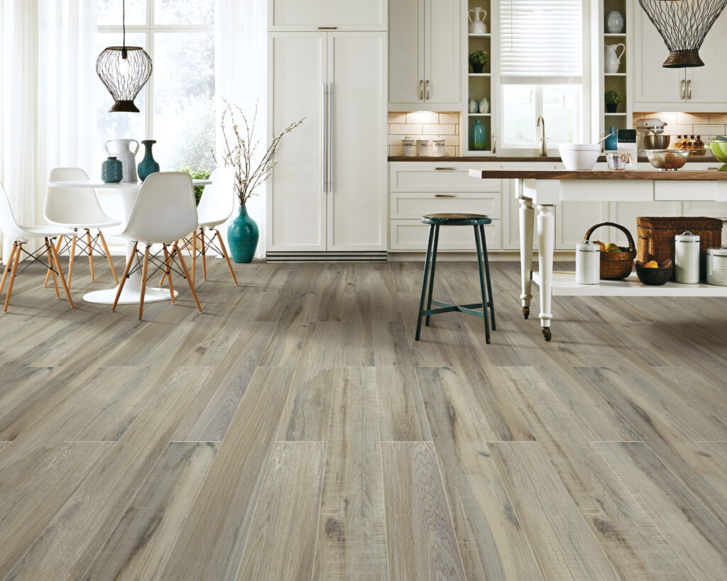 Conflicted between the natural warmth of parket and the versatility of tegels? Discover the pros and cons of both flooring options to help you choose the best fit for your kitchen, living room, or bathroom in Belgium.